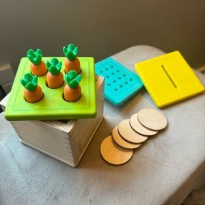 Lovevery Wooden Coin and Carrot Bank, Box